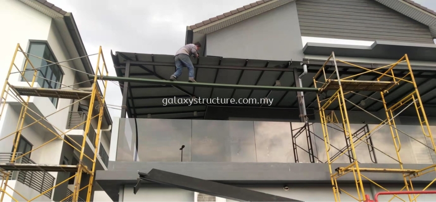 To dismantle old Pvc gutter,supply and install new pvc gutter with paint @ Lorong Gelang 1B, Bandar Puteri, 41200 Klang.