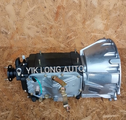 ISUZU HICOM  PERKASA 2.8  & ISUZU NHR TRANSMISSION GEARBOX (10 BOLTS) 4JB1