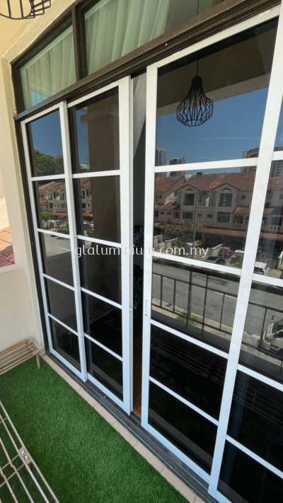 powder coated white + dark glass @jalan PJU 3/4