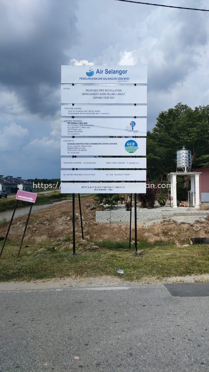 CONSTRUCTION PROJECT SIGNBAORD AT KUANTAN AREA