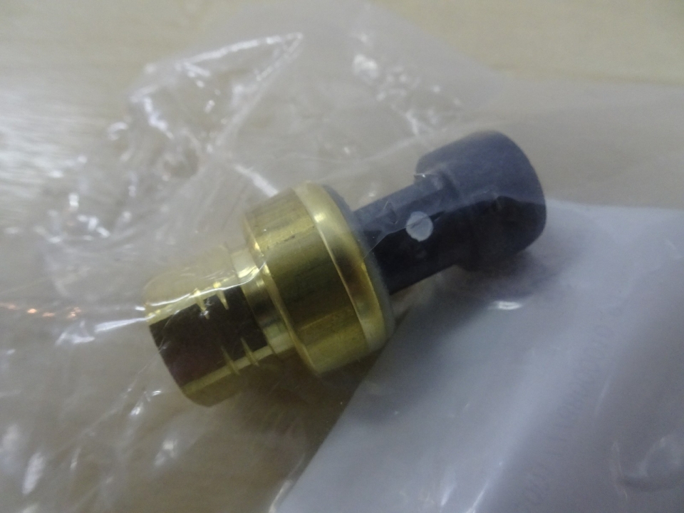 CARRIER LOW & OIL PRESSURE TRANSDUCER (OP12DA040EE) (WHITE DOT) (MEI)