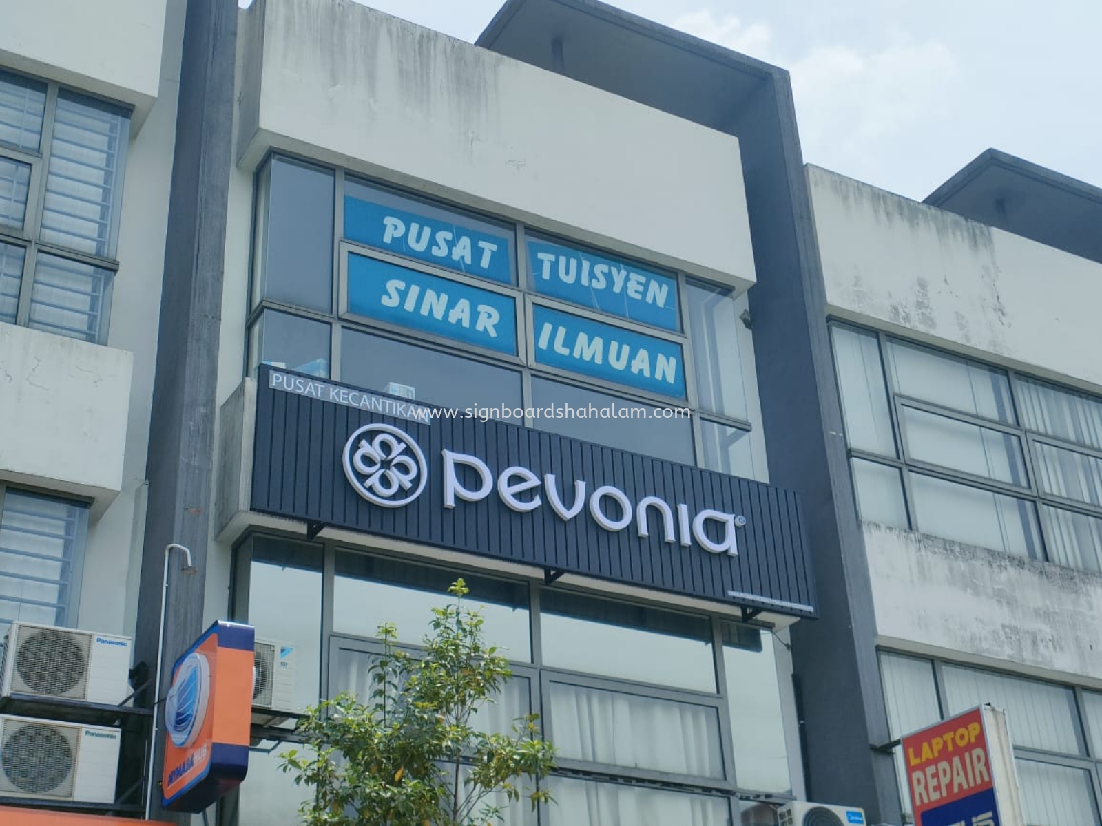 Pevonia KL - Aluminum Panel Base With 3D LED Frontlit Signboard 