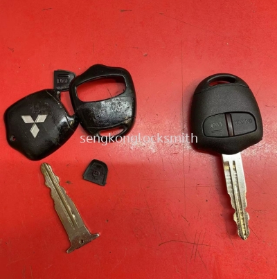 mitsubishi triton car control casing