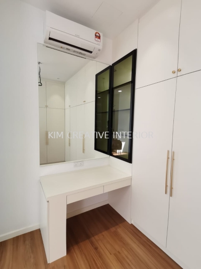 Dressing Table & Mirror