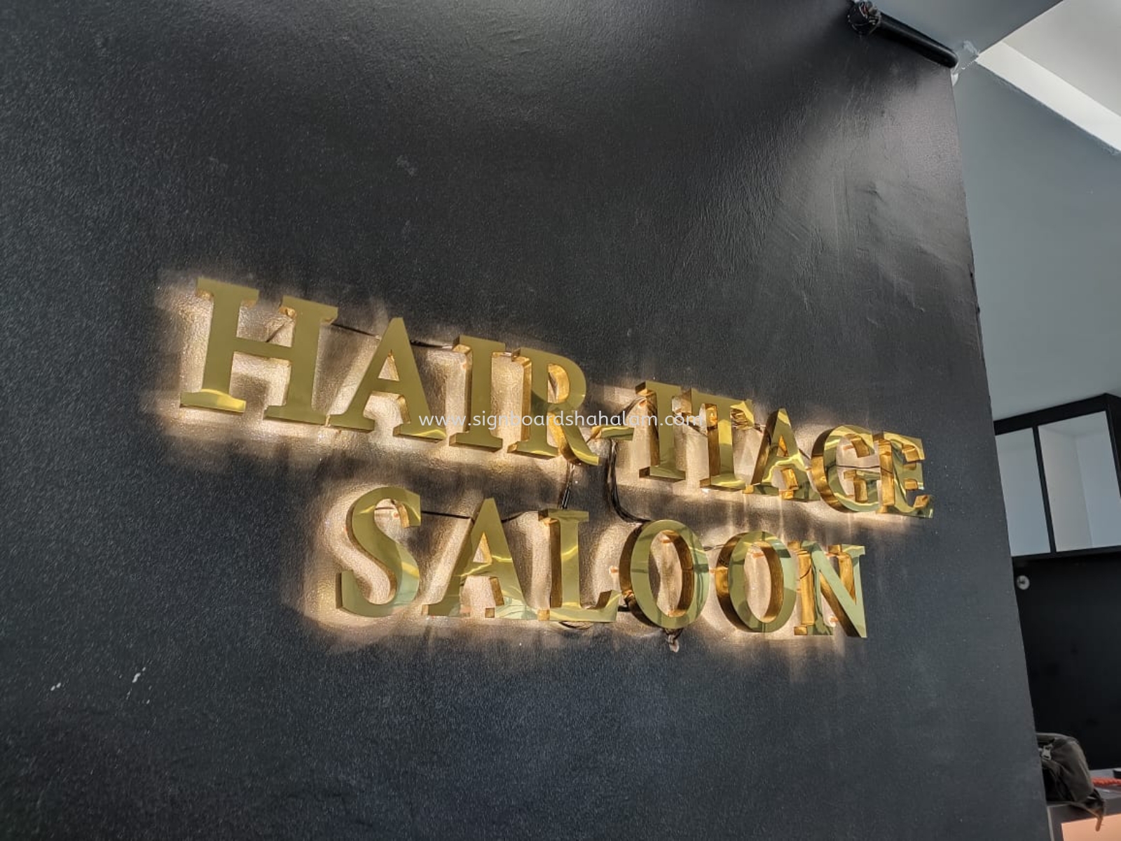 Hair-itage Saloon Bentong - Stainless steel Gold Mirror 3D LED 