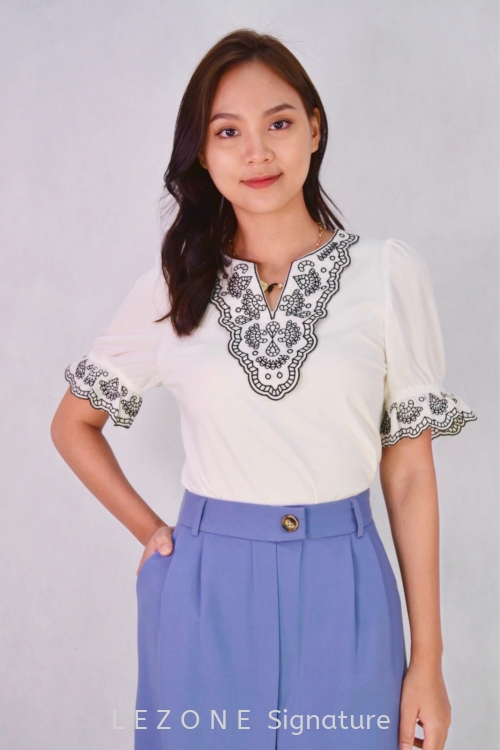82137 Embroiderd Sleeved Top