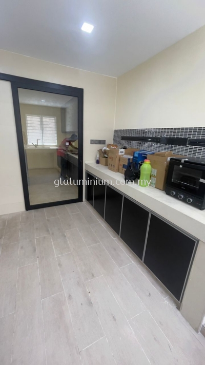 Cabinet swing door ( aluminium silver + ACP black) @jalan PP 1/4,Taman Putra Prima, Puchong 