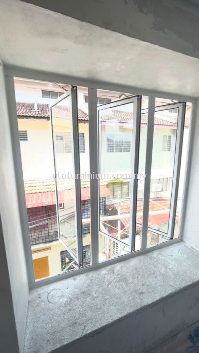 casement window 3 panels ( powder coated white + 5mm clear glass @jalan putri jaya 21,Taman Putri Jaya, Cheras 