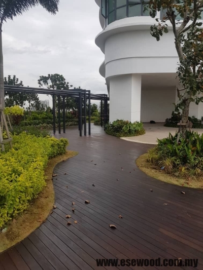 Contoh Lantai Decking Luaran Chengal Di Iskandar Johor