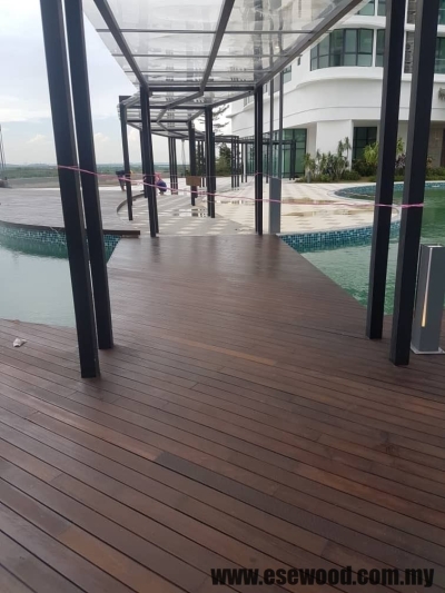 Contoh Lantai Decking Luaran Chengal Di Iskandar Johor