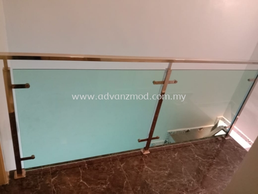 Staircase With Stainless Steel Glass Railing 