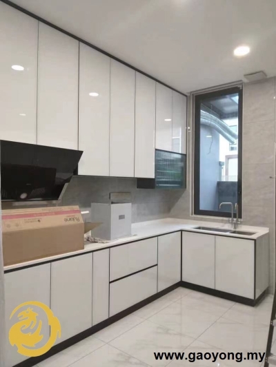 Kabinet Dapur Aluminium Bentuk L Pintu Warna Putih