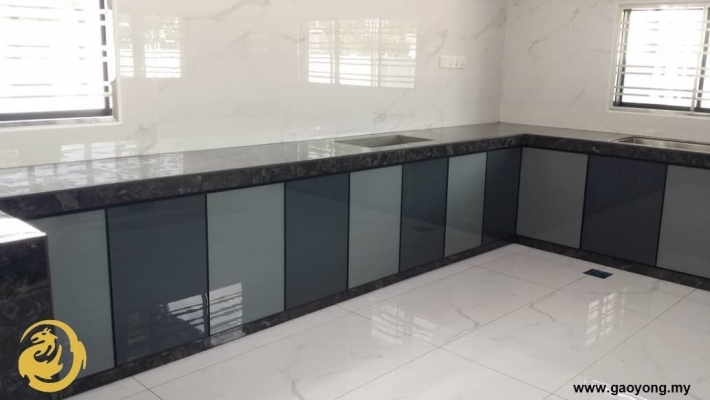 Kabinet Dapur Aluminium Warna Dua Tona 