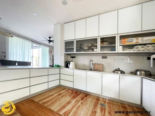 White Color Kitchen Cabinet