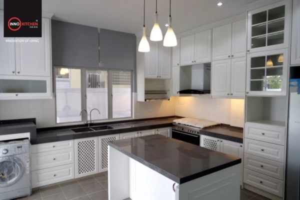 White Color Nyatoh Kitchen Cabinet