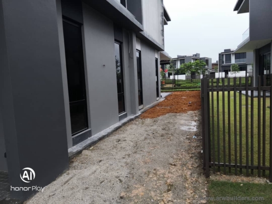 Lantai & Tiling Di Tempat Letak Kereta Klang 