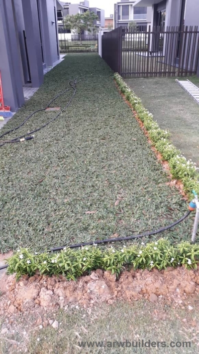 Kerja Tanam Rumput Di Klang  