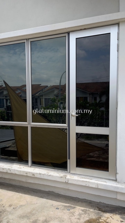 swing door balcony @Jalan Anggerik Malaxis 31/173, Kota Kemuning, Shah Alam 