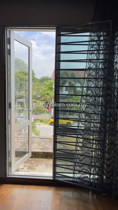 swing door balcony @Jalan Anggerik Malaxis 31/173, Kota Kemuning, Shah Alam 