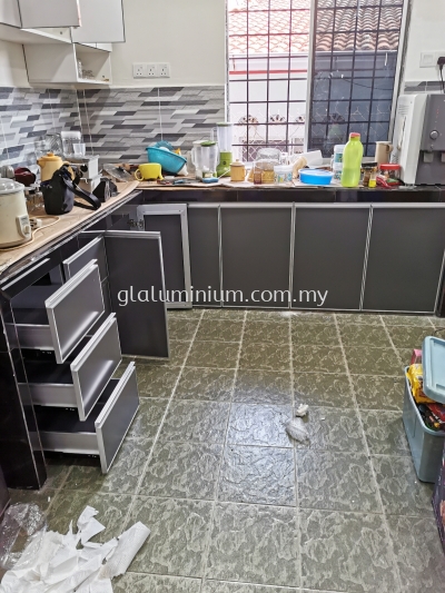 Cabinet swing door + drawer @Jalan Pinggiran Putra 4 /1, Desa Pinggiran Putra, Kajang, Selangor 