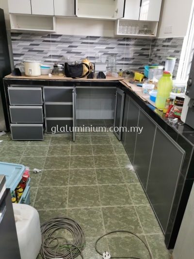 Cabinet swing door + drawer @Jalan Pinggiran Putra 4 /1, Desa Pinggiran Putra, Kajang, Selangor 