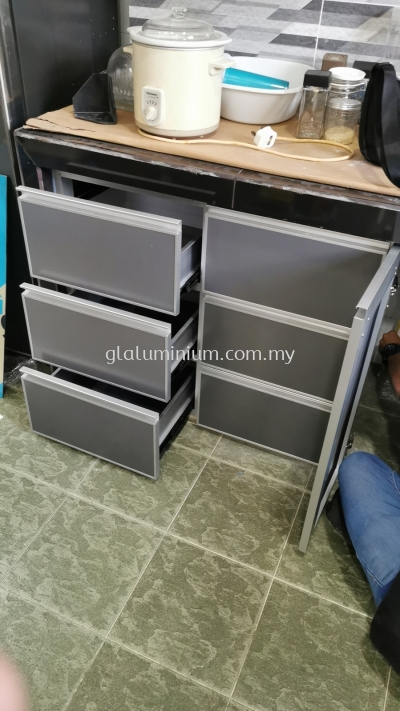 Cabinet swing door + drawer @Jalan Pinggiran Putra 4 /1, Desa Pinggiran Putra, Kajang, Selangor 