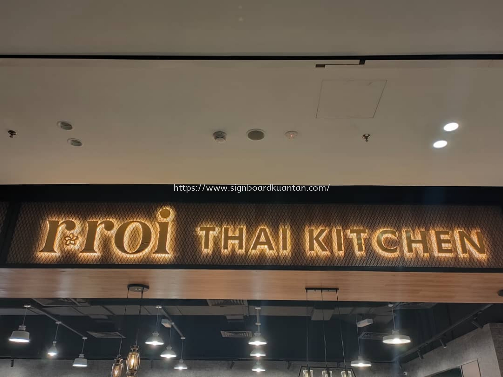 RROI THAI KITCHEN INDOOR 3D LED STAINLESS STEEL GOLD SIGNAGE SIGNBOARD AT KUANTAN ROMPIN 