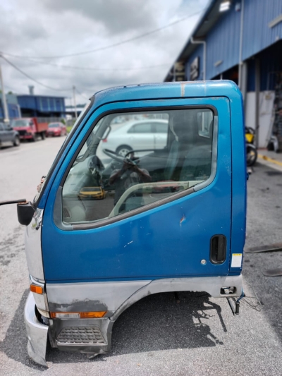 MITSUBISHI CANTER
FE639 CABIN