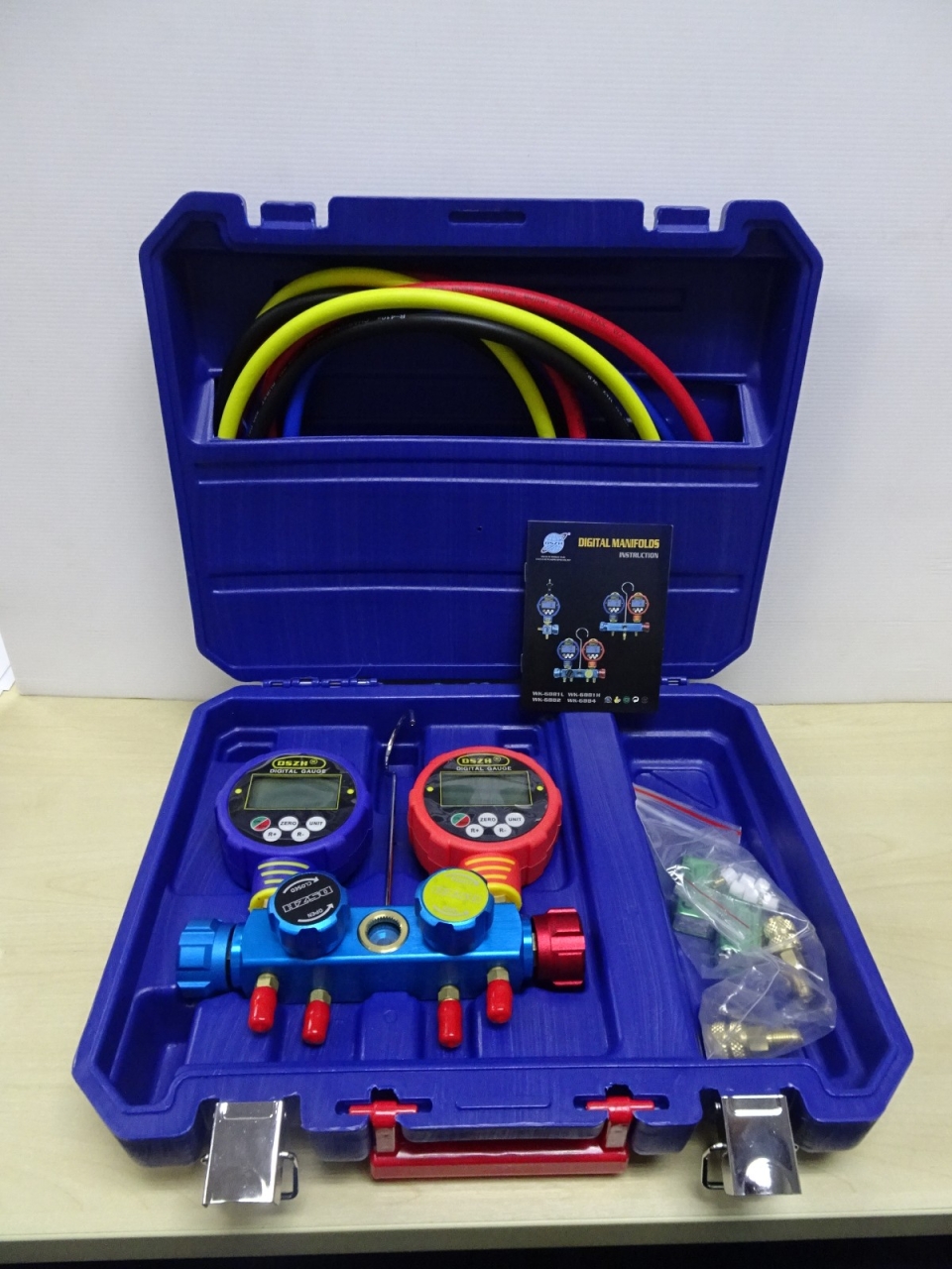 DSZH WK-6884-L 4-WAY DIGITAL MANIFOLD SET WITH 5FT CHARGING HOSE
