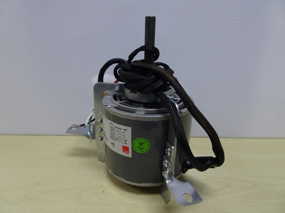 KRUGER F3MC7317-01-00 MOTOR C/W CAPACITOR 7.5UF & BRACKET (180W 220-240V/50HZ/1PH 4P-1) (CCE8/8)
