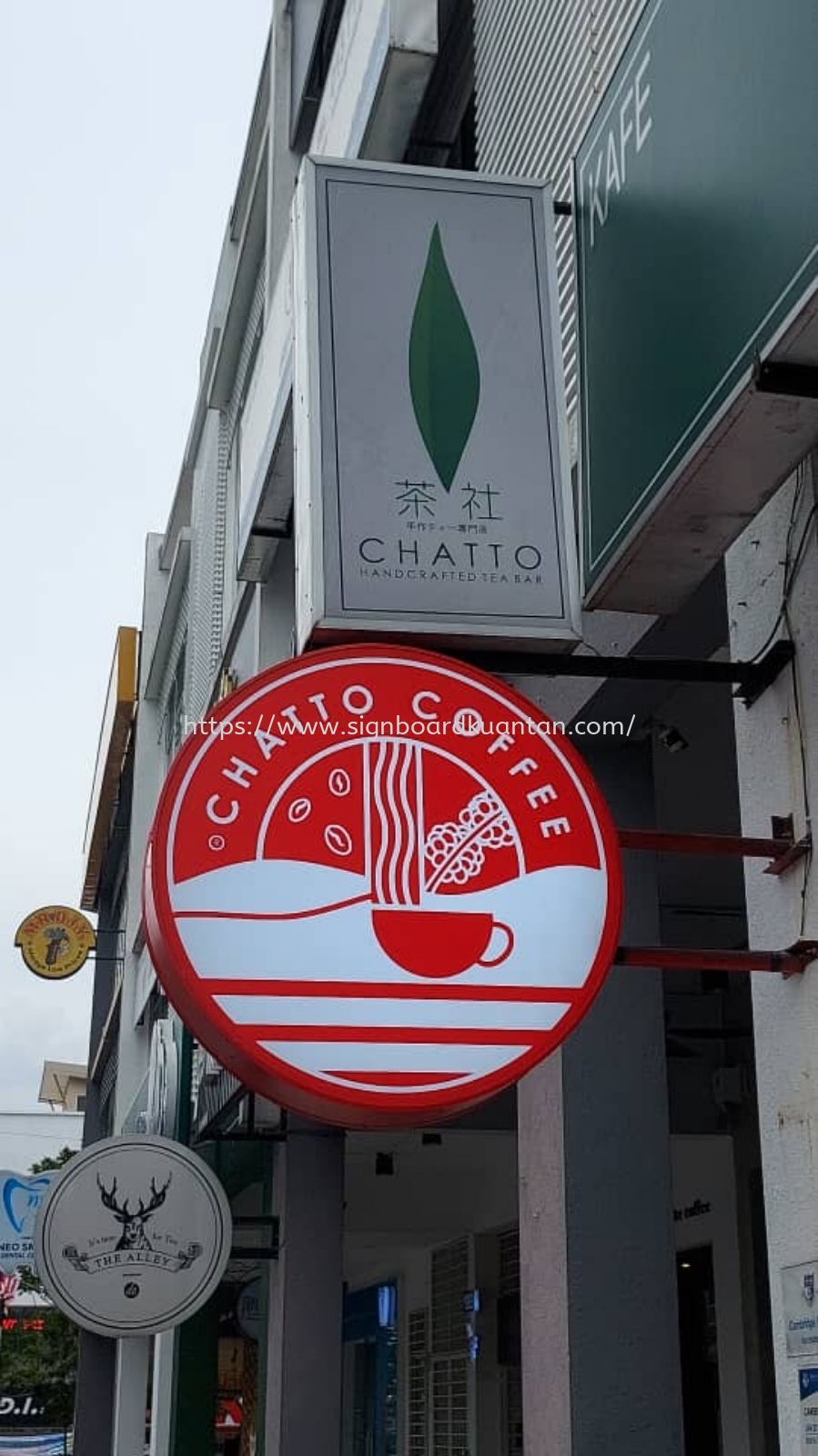 CHATIO COFFEE DOUBLE SIDE SHAPE LIGHTBOX SIGNAGE SIGNBOARD AT BENTONG