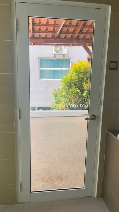 Swing door + 6.38mm laminate glass @Jalan Kelab Golf 13/8,Seksyen 13, Shah Alam 