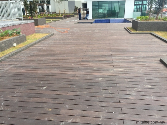 Rujukan Lantai Decking Luaran