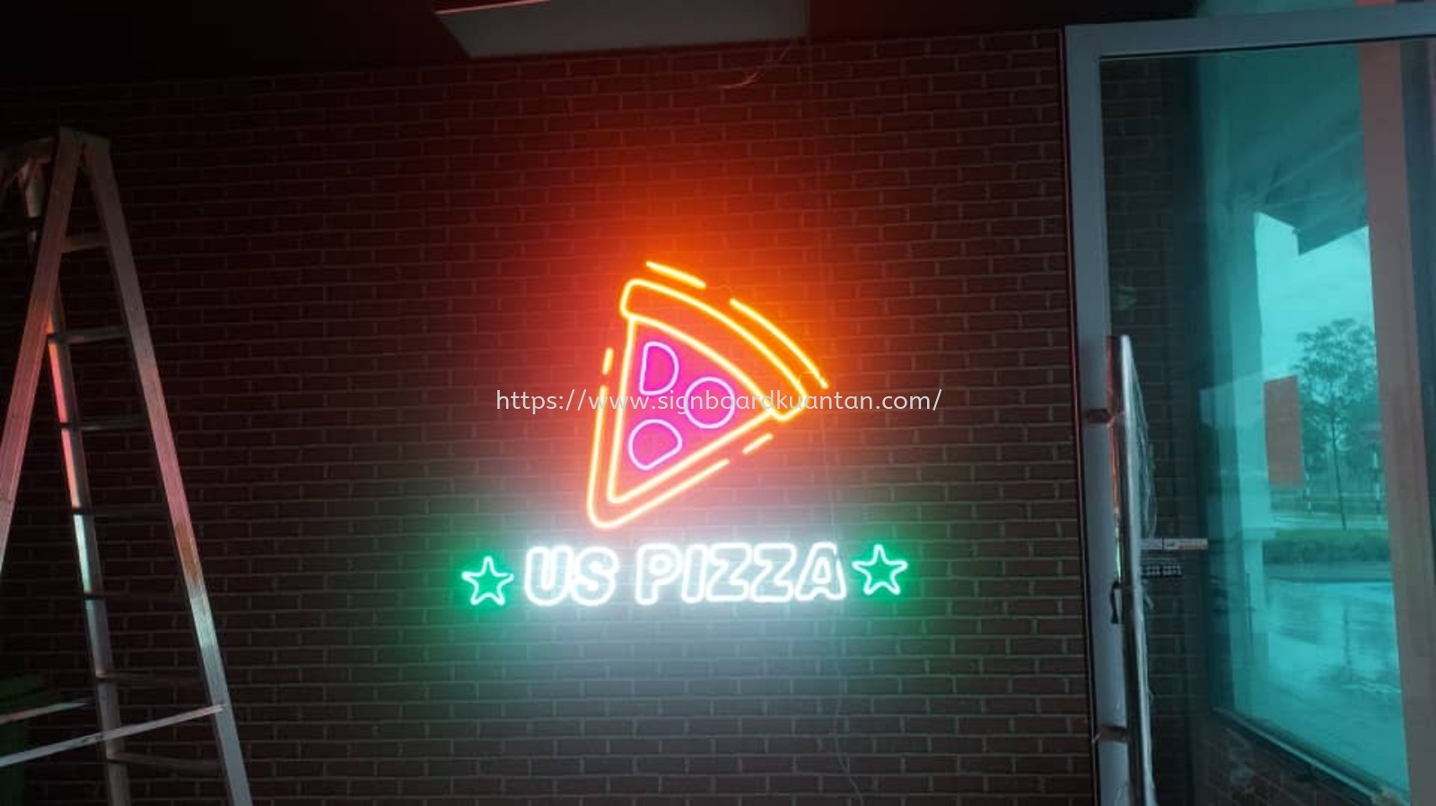 US PIZZA LED NEON SIGNAGE SIGNBOARD AT KUANTAN