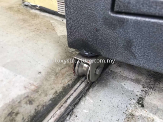 To change gate bearing and stainless steel roller - Jalan setia impian U13/3h