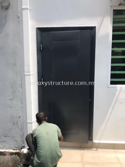 To change old security door and fabrication custom make stainless steel sus304 door - Lorong Delima 4A, Bandar Parkland.