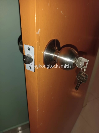 change room door lock