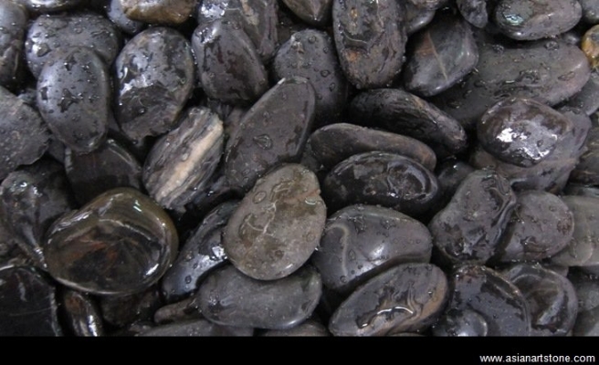 River Stone - BLACK COBBLE