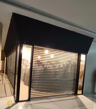 Transparent roller shutter