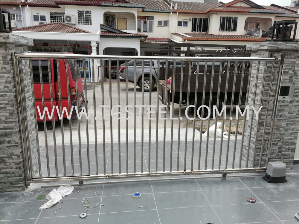 Stainless Steel Sliding Maingate with Small Door Main Gate Kuala Lumpur ...