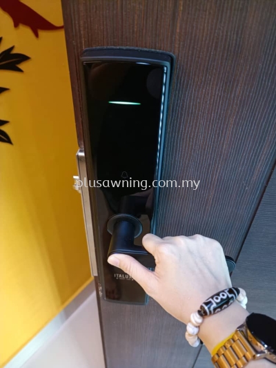 WOODEN DOOR SMART LOCK @JALAN IDAMAN 21, TAMAN CHERAS IDAMAN 2, KAJANG, SELANGOR