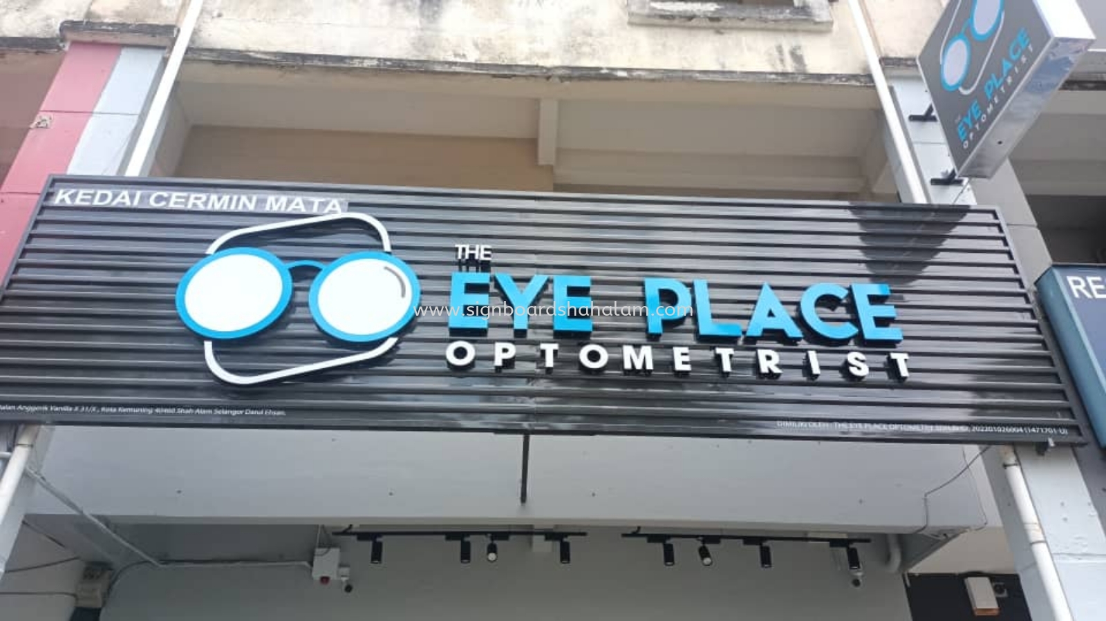 Eye Place Optometrist - ALUMINIUM HOLLOW FRAME 3D LED FRONTLIT 