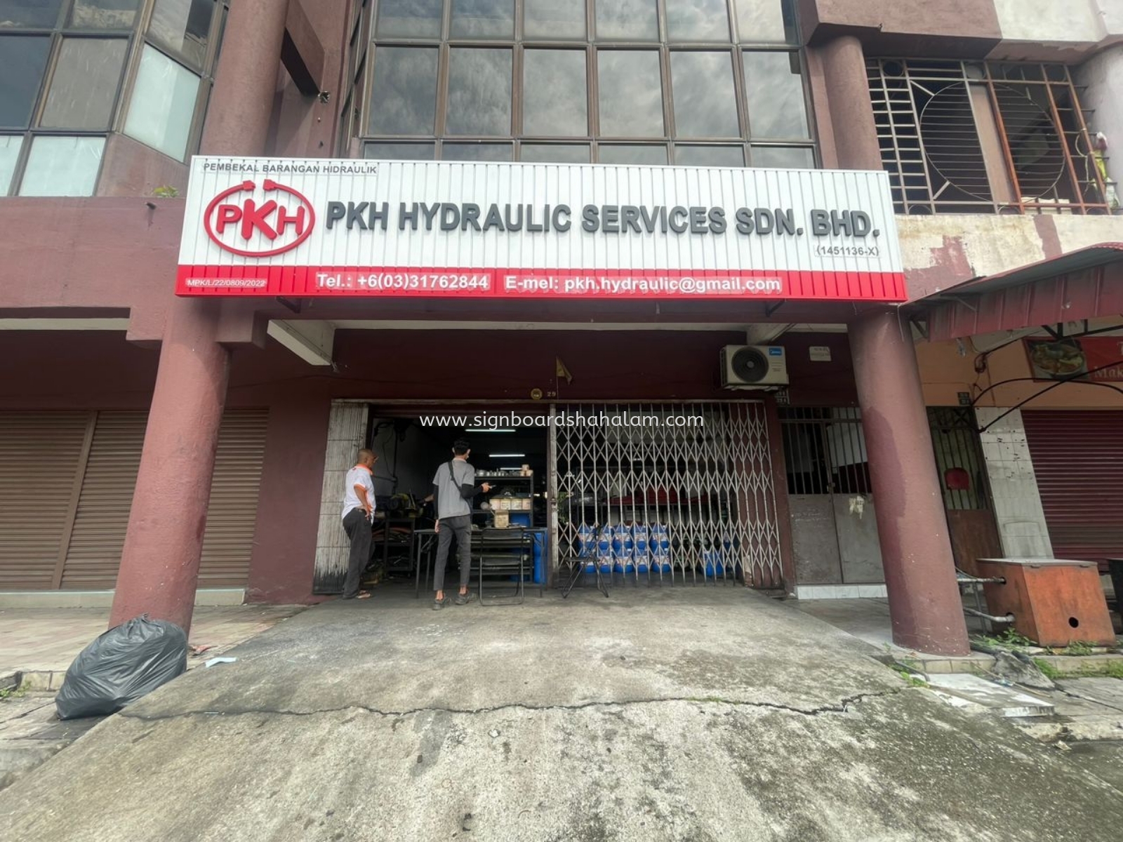 PKH Hydraulic Services - Aluminium Panel Base with 3D Lettering