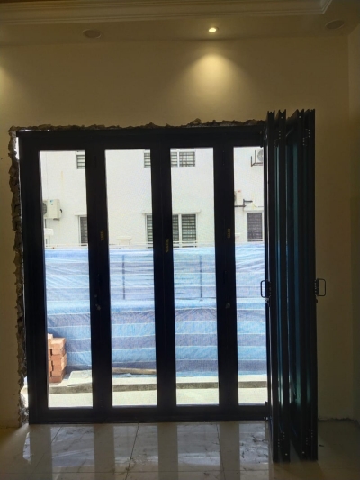 setia alam folding door 