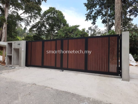 Trackless Fully Aluminum Gate