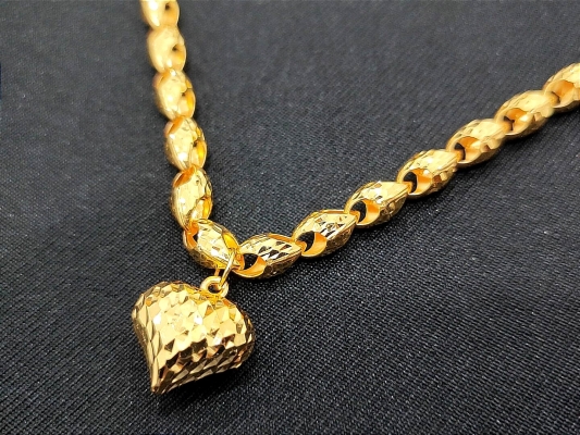 SEASHELL CHAIN WITH HEART