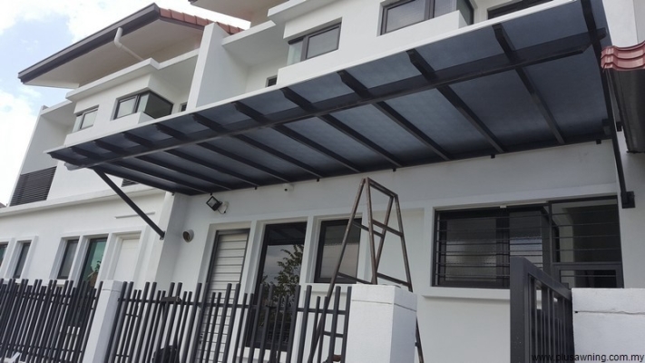 Rujukan Bumbung Skylight Beku Belakang Rumah