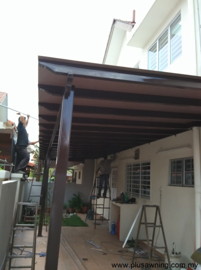 Backyard Polycarbonate Awning Roof Design