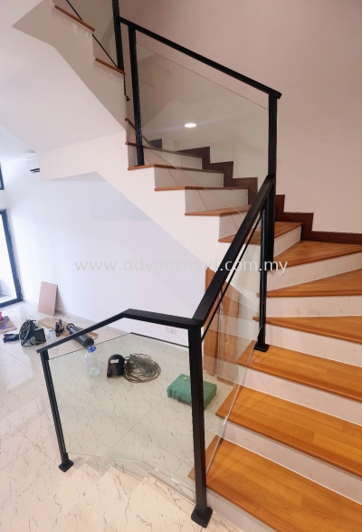 Mild Steel Glass Railing With Powder Coated With 12mm Tempered Glass 