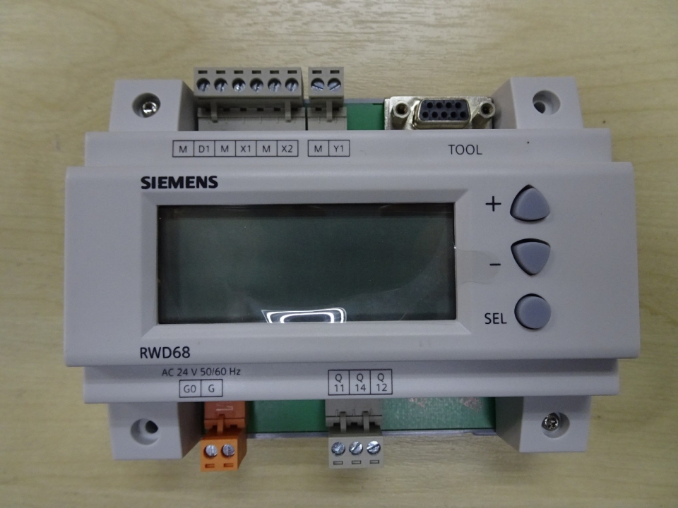 SIEMENS RWD68 UNIVERSAL CONTROLLER (AC24V, 50/60HZ)